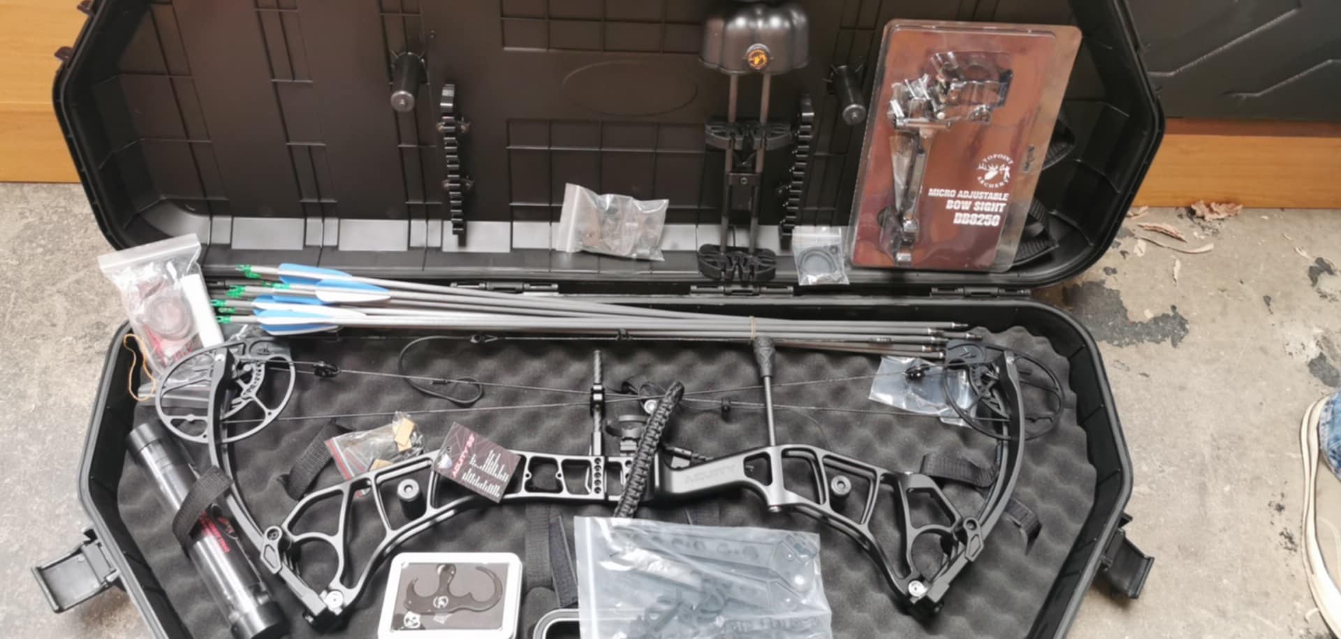 Topoint Acuity 31 Compound bow Luxury Package Black RH 60#- tunning sy